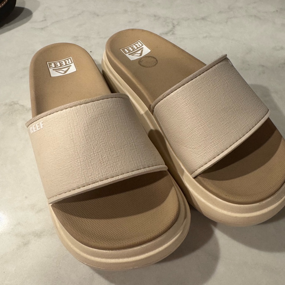 Reef Women's Neutral Cream Slide Sandals size 7 - Picture 2 of 4